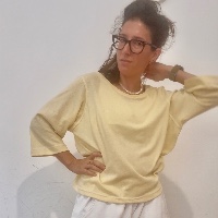 חולצה מדגם איה (שרוול 3/4) בצבע סביון