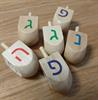 5 סביבונים מעץ עם אותיות צבעוניות  - ערכת חנוכיות ליצירה 3