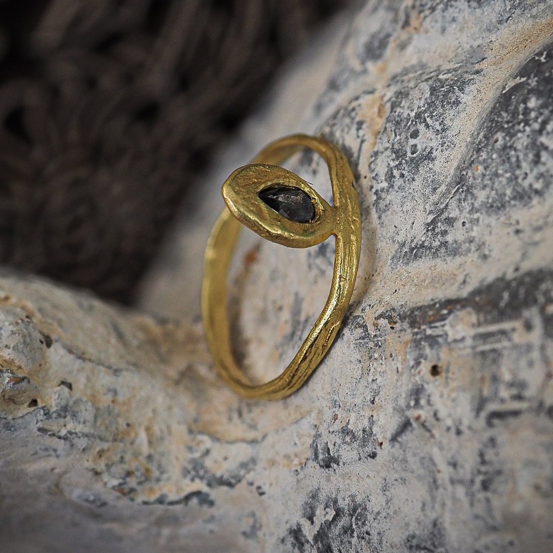 18K Gold Black Diamond Teardrop Ring
