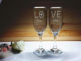 מתנות רומנטיות | כוסות שמפניה עם חריטה