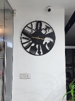 בלעדי! שעון קיר גדול בעיצוב מיוחד -קונספט מספרה, עשוי עץ בקוטר 60\80 ס"מ ב-5 צבעים לבחירה