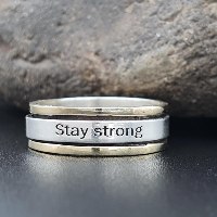 טבעת  לגבר  כסף  בשילוב  זהב  צהוב  14K  עם חריטה   stay  strong