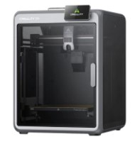 מדפסת תלת מימד Creality K2 Combo – מבט חזיתי-צידי על מדפסת סגורה עם חלון כהה.