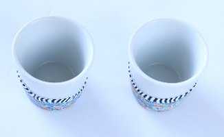 זוג כוסות אספרסו מפורצלן בצבעוניות מעודנת