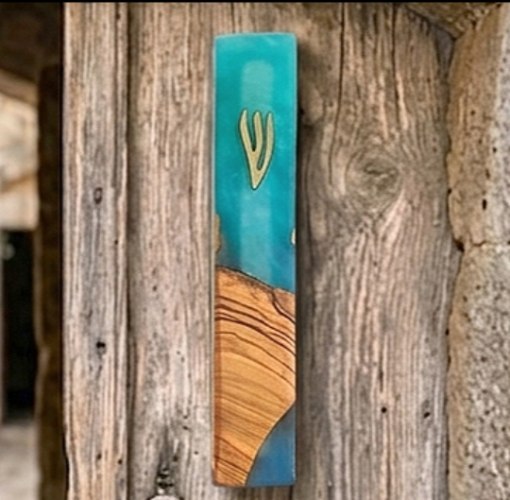15 cm Mezuzah – Blue Mediterranean Design & Olive Wood