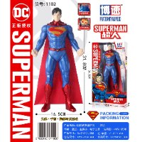 סופרמן - בובת כ- 30 ס”מ עם אורות וקולות - DC SUPERMAN