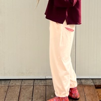 מכנסיים מדגם נור מבד פרנץ׳ טרי דק בצבע אפרסק - זוג אחרון במלאי במידה 15