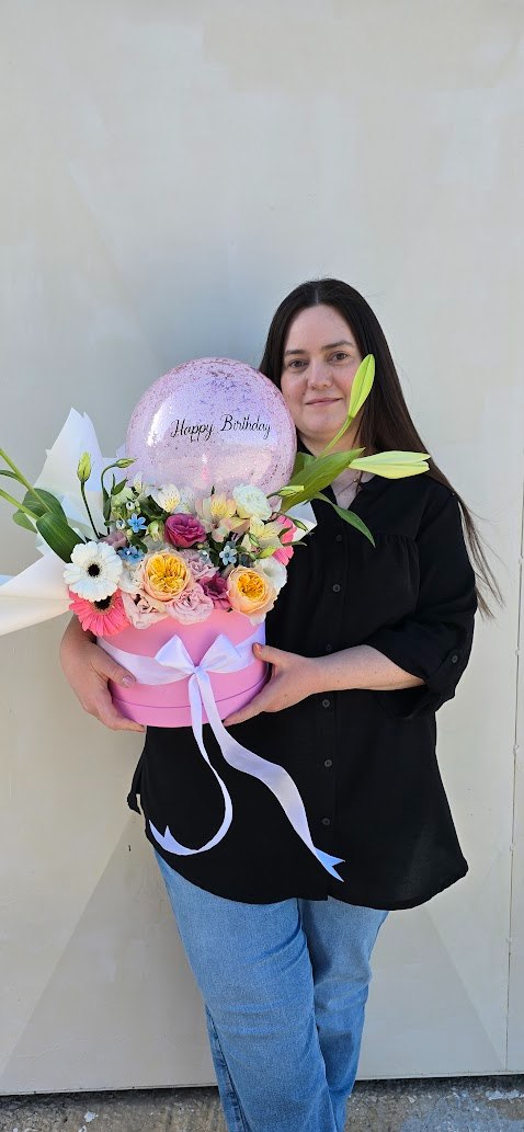 סידור פרחים + בלון ליום הולדת