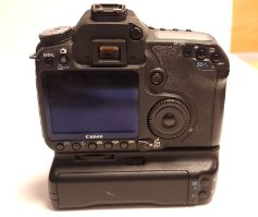 Canon EOS 50D גוף בלבד כולל כולל GRIP BGE2N מצלמת SLR דיגיטלית