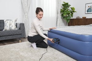 משאבה חשמלית משולבת לבית ולרכב AC/DC לניפוח מזרונים 62255 מבית Bestway