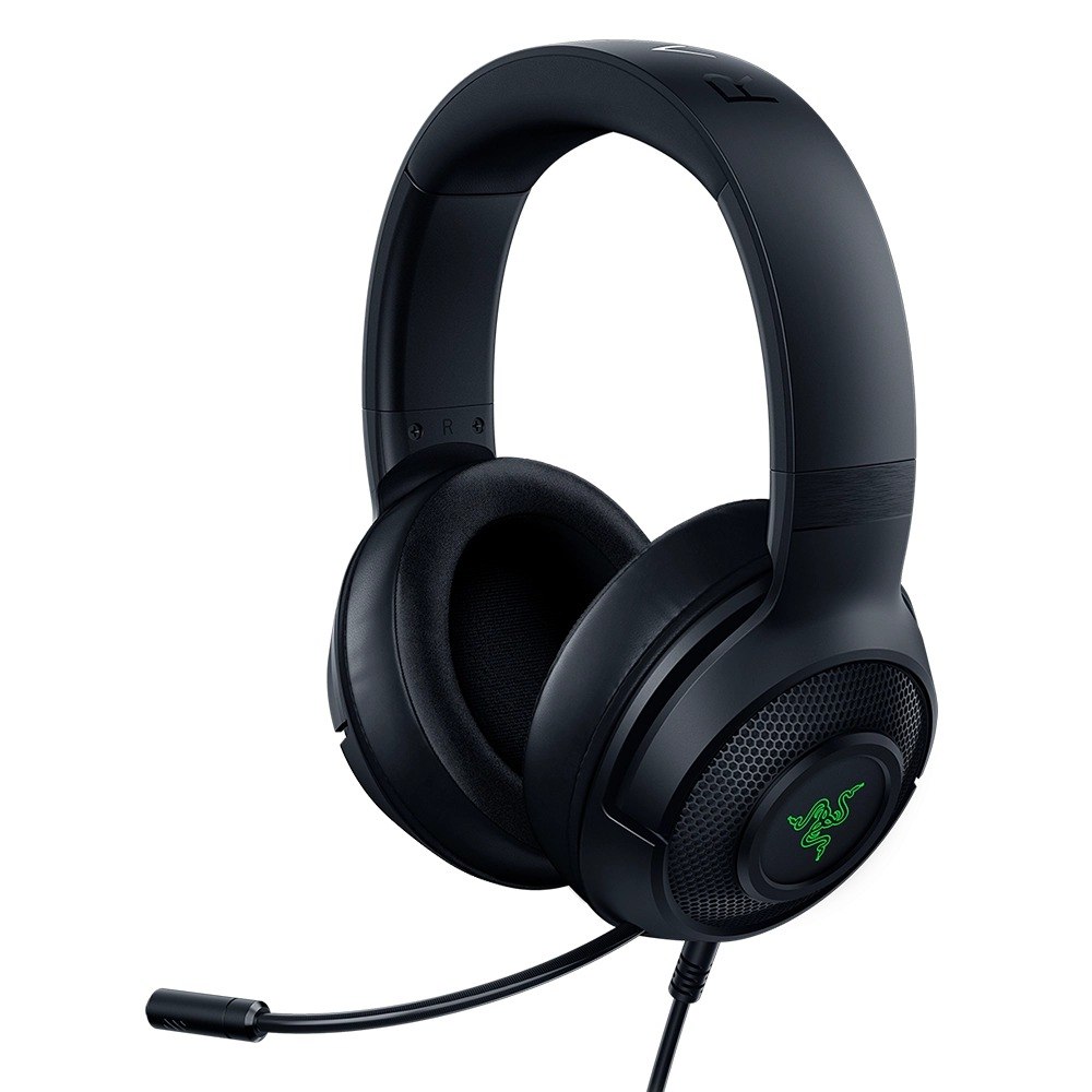 אוזניות גיימינג Razer Kraken V3 X USB – פריט בודד של אוזניות גיימינג שחורות עם מיקרופון מוצגות באלכסון על רקע לבן
