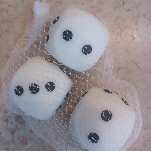 3 סקווישי קובייה במארז -  Three cube squishies
