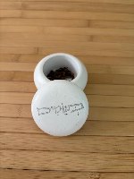 כלי לבשמים עגול מבטון פולימרי – כולל ציפורן