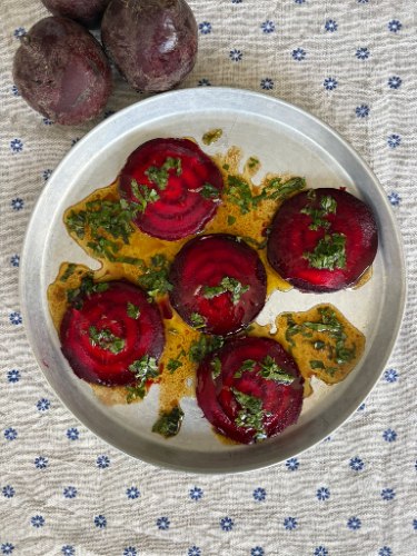 ערכת דפי סלק ממולאים בגבינת עזים