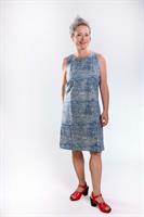שמלת כותנה באורך ברך עם עיבודים במחשוף כחול אינדיגו