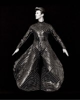 בובת עץ עומדת של המוזיקאי דיוויד בואי David Bowie - סוג ב'
