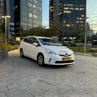 Toyota prius plus 2013