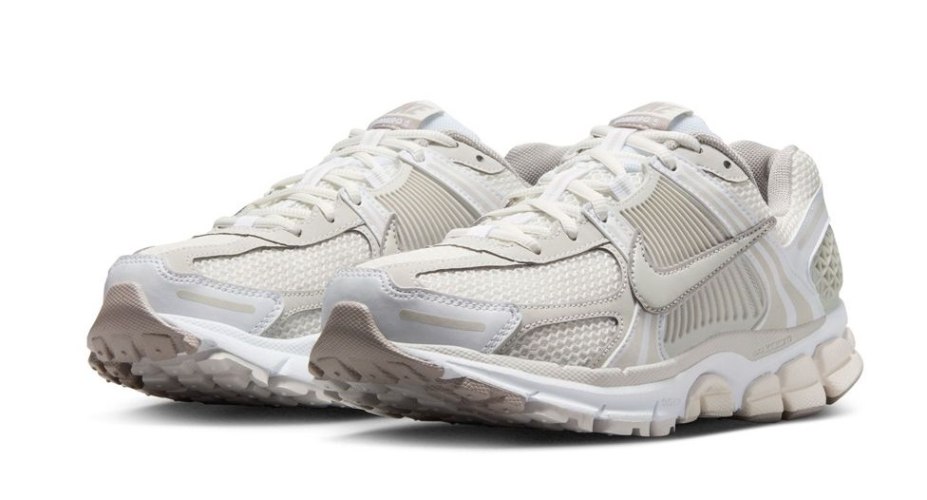 סניקרס נייק  NIKE ZOOM Vomero 5 לבן אפור