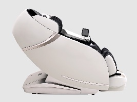 כורסת עיסוי יוקרתית Casada Skyliner II – מבט צד המדגיש את ריפוד הבד והמשענת הארוכה
