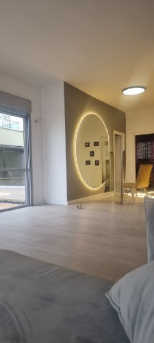 מראה עגולה לקיר מעבר עם תאורת לידים