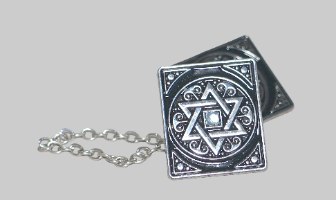 קליפס לטלית מחזיק טלית ושרשרת מגן דוד משובץ בקריסטל, צבע כסף
