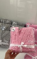 חלוק מגבת ורוד לילדות מידה 2-4 עם רקמת שם קדמית