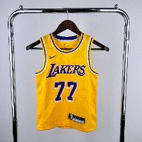 גופיית ילדים NBA לוס אנג׳לס לייקרס Icon Edition - לוקה דונצ׳יץ׳ 25/26