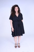 שמלת קאפרי שחורה