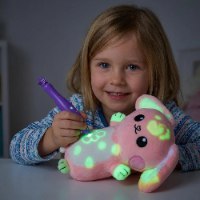 בובת קטיפה קסומה עם עט זוהר בחושך – GlowBabies