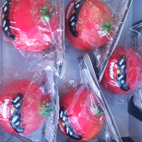 סקווישי נידו בצורת רימון עם משקפי שמש נמעך להפגת מתחים - Squishy Nido Pomegranate
