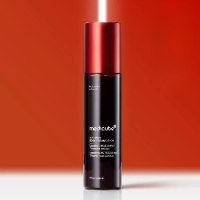 תרסיס פילינג גוף מתקדם Medicube Acne Melting Shot לחיסול פצעונים, הבהרת כתמים והחלקת עור מחוספס