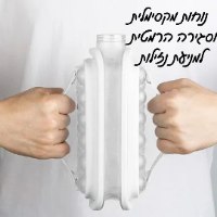 בקבוק מים בשילוב קוביות קרח