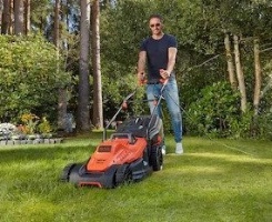 מכסחת דשא 1600W – Black+Decker BEMW471BH, פתרון יעיל לבית ולגינה.