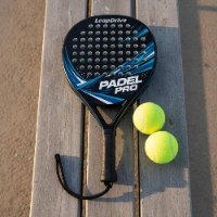 מחבט פאדל מקצועי קל משקל ובולם זעזועים דגם PADEL PRO