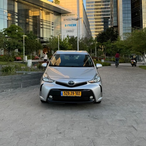 Toyota prius plus 2021