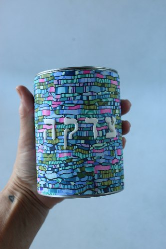 קופת צדקה בגווני טורקיז, ירוק, סגול וורוד