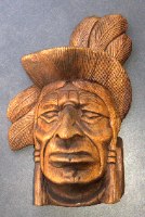 פסל מגולף מעץ, ראש אינדיאני, לתלייה על קיר, וינטאג'