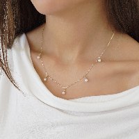 שרשרת תליוני פנינים ואבני חן בזהב 14 קרט