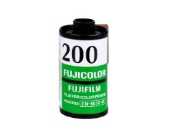 Fuji Superia X-TRA 400 35mm 36 exposures  תכולה: סרט אחד