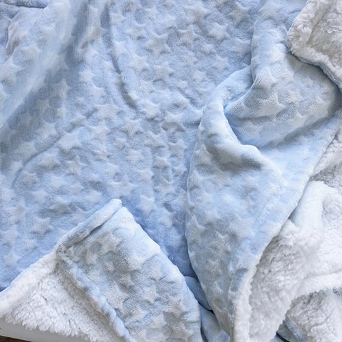 שמיכה מחממת לתינוקות דו צדדית מלטפת ורכה דגם כוכבים תכלת