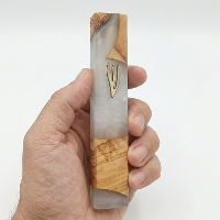 בית מזוזה יחיד במינו (One of a kind) עץ זית ולבן