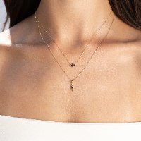 שרשרת זהב 14 קראט עם תליון מעוין ויהלום שחור