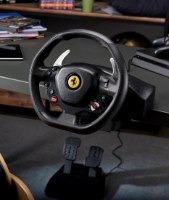הגה מירוצים עם דוושות Thrustmaster T80 Ferrari 488 GTB Edition למחשב PC ופלייסטיישן 4 - אריזה פגומה