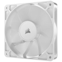 מארז שלושה מאווררים צבע לבן Corsair RS120 120mm – מאוורר בודד בצבע לבן עם לוגו קורסייר במרכזו מוצג בזווית אלכסונית