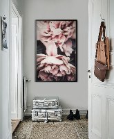 תמונת קנבס הדפס שושנה ורודה "Smoky Lily" | בודדת או לשילוב בקיר גלריה | תמונות לבית ולמשרד