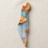מתנה ציונית ומרגשת: מזוזת מפת ישראל בלבן ועץ