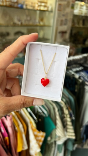 שרשרת ארוכה תליון לב אדום ענק