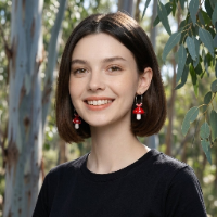 עגילי פטריה אדומה עם נקודות לבנות מפימו בעבודת יד