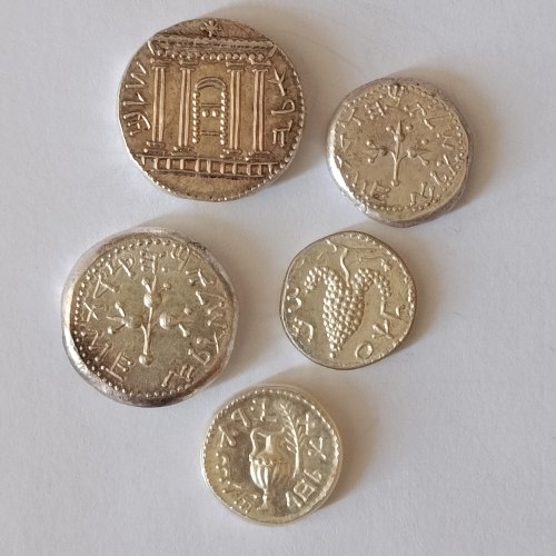 5 רפליקות מודרניות של מטבעות עתיקים יהודים. עשוי כסף. משקל כללי. 46 גרם