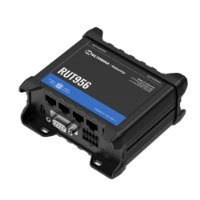 נתב סלולרי תעשייתי Teltonika RUT956 4G – שחור עם כניסות חיבורים רבות נראה מלמעלה ובצד על רקע לבן GPS